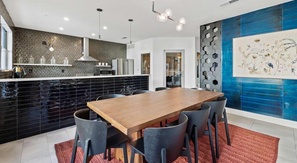 شقة Modern 2B Near Downtown With Pool And Cozy King Beds أوستن المظهر الخارجي الصورة