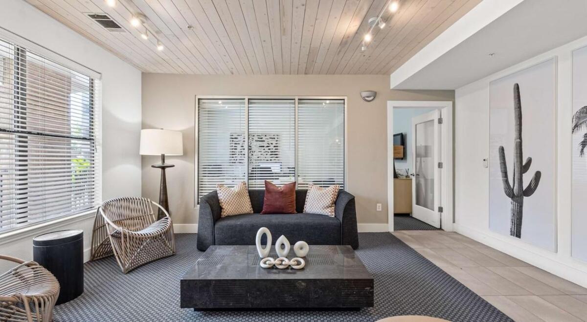 شقة Modern 2B Near Downtown With Pool And Cozy King Beds أوستن المظهر الخارجي الصورة