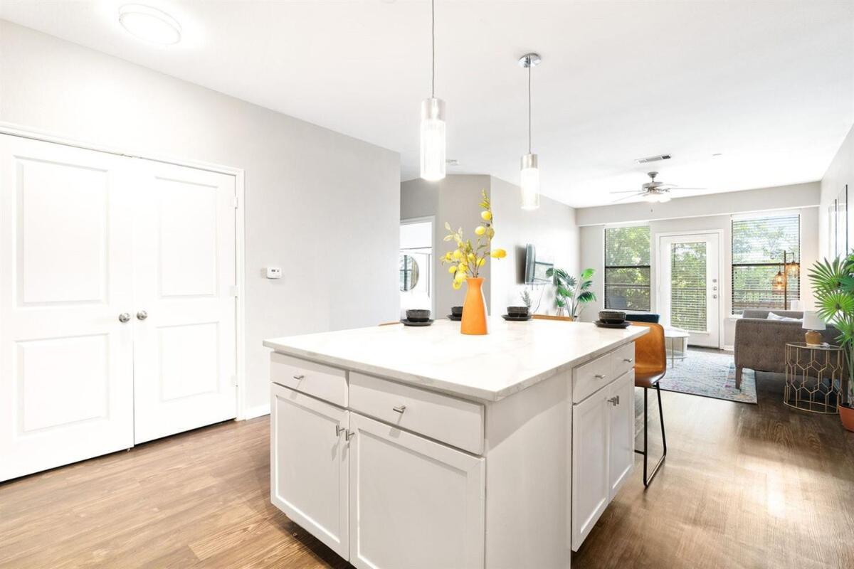 شقة Modern 2B Near Downtown With Pool And Cozy King Beds أوستن المظهر الخارجي الصورة