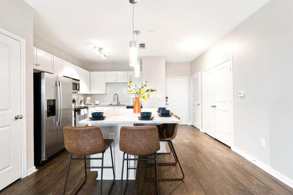 شقة Modern 2B Near Downtown With Pool And Cozy King Beds أوستن المظهر الخارجي الصورة
