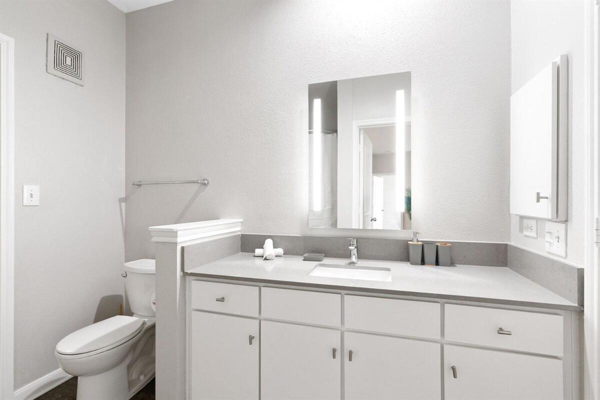 شقة Modern 2B Near Downtown With Pool And Cozy King Beds أوستن المظهر الخارجي الصورة